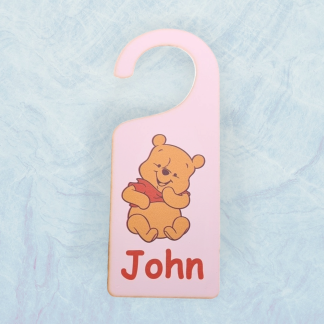 Έγχρωμο ταμπελάκι πόρτας για παιδικό δωμάτιο Winnie the pooh με όνομα Κωδ.:58542